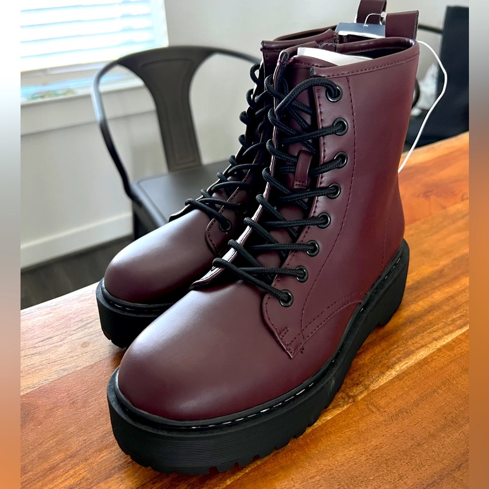 Women’s platform combat boots -size (6.5)
